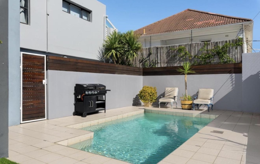 2 Bedroom Property for Sale in Sea Point Western Cape